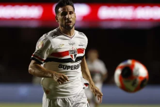 Calleri sai em defesa de Roger após empate e brinca: “Ele não fala chinês”