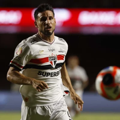 Imagem destacada Calleri sai em defesa de Roger após empate e brinca: “Ele não fala chinês”