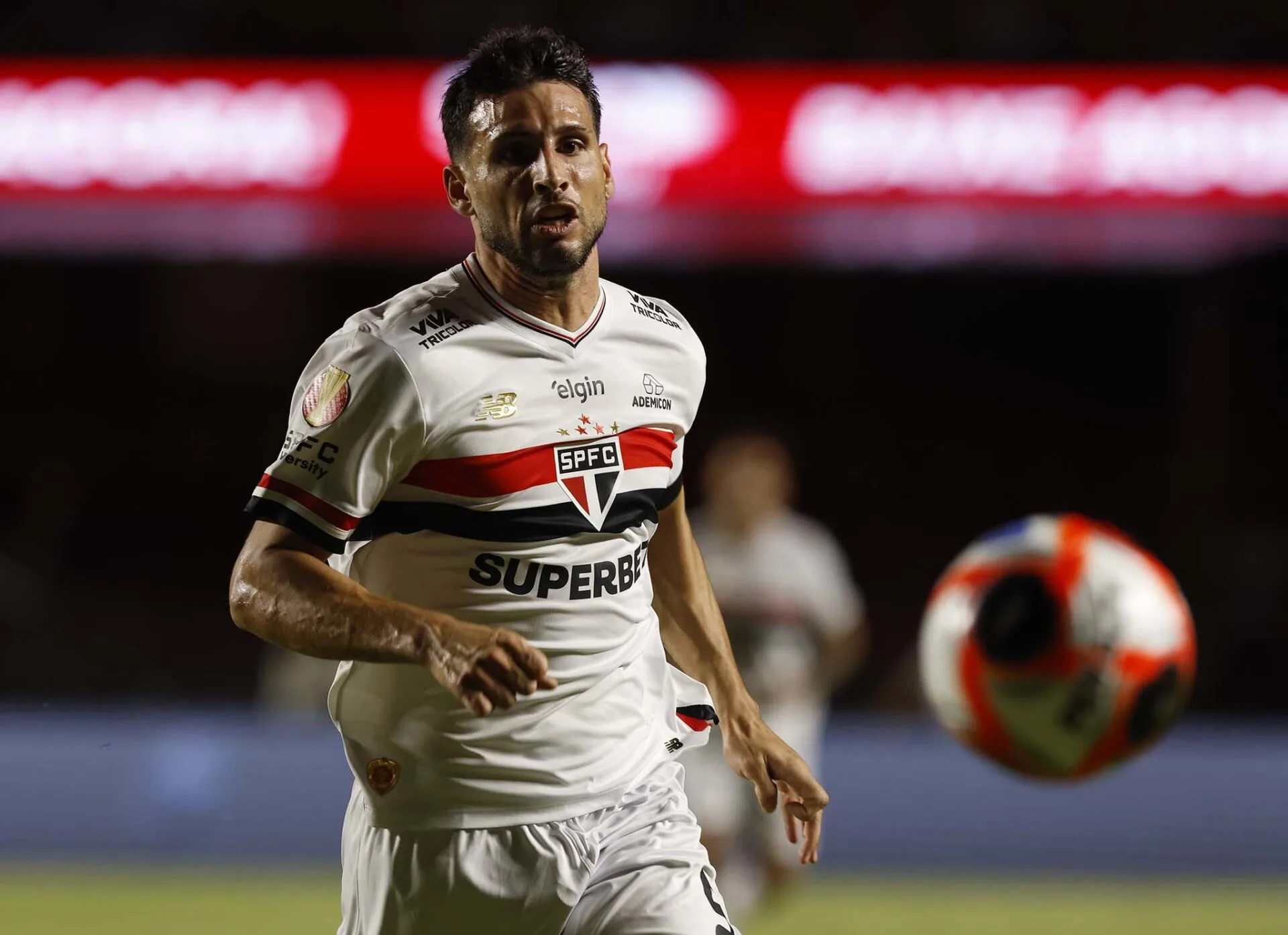 Calleri sai em defesa de Roger após empate e brinca: “Ele não fala chinês” - Imagem do artigo