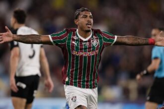 Fluminense supera Corinthians no Maracanã e iguala pontuação do líder Palmeiras
