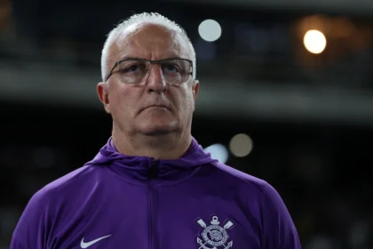 Imagem destacada Dorival Júnior reconhece falhas após nova derrota e admite pior sequência da carreira