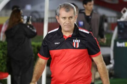 Imagem destacada Cláudio Tencati confirma sondagem do Sport, mas garante continuidade no Botafogo SP