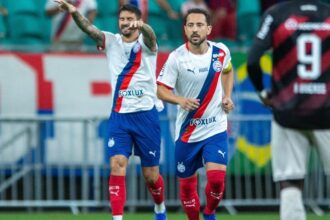Everaldo faz dois, Bahia derrota Athletico-PR e mantém perseguição aos líderes do Brasileirão