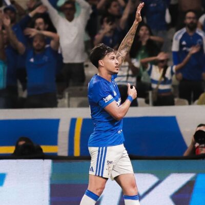 Imagem destacada Cruzeiro faz 3 a 0 no Vitória na estreia de Artur Jorge e deixa a lanterna do Brasileirão