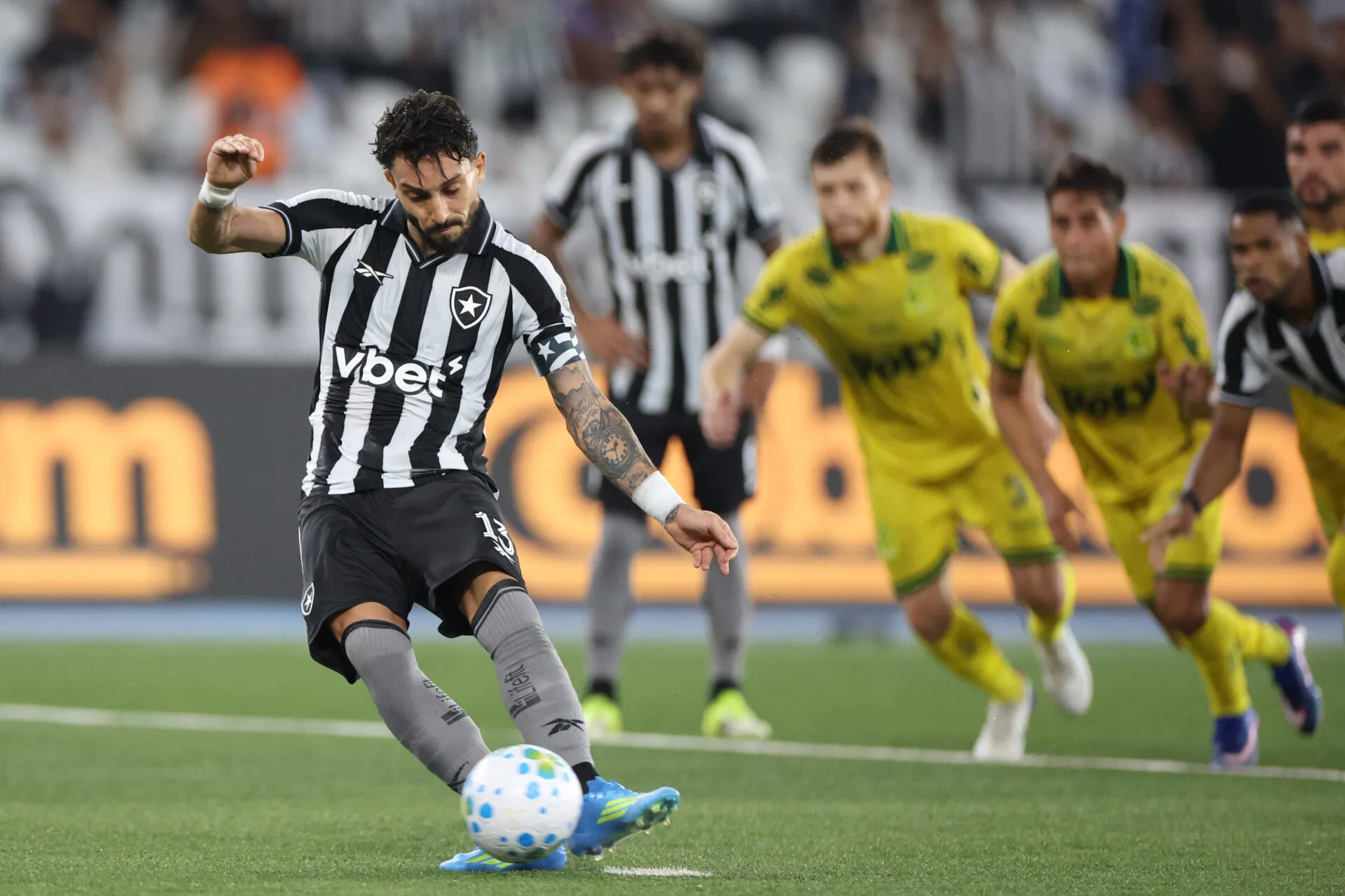 Botafogo vence Mirassol por 3 a 2 e sai da zona de rebaixamento - Imagem do artigo