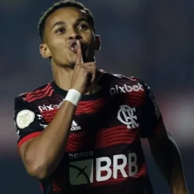 Imagem destacada Flamengo pressiona Almería a quitar dívida de € 1,8 milhão pela venda de Lázaro