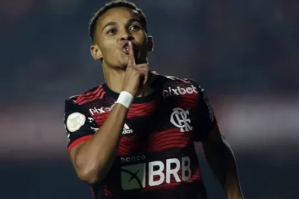 Imagem destacada Flamengo pressiona Almería a quitar dívida de € 1,8 milhão pela venda de Lázaro