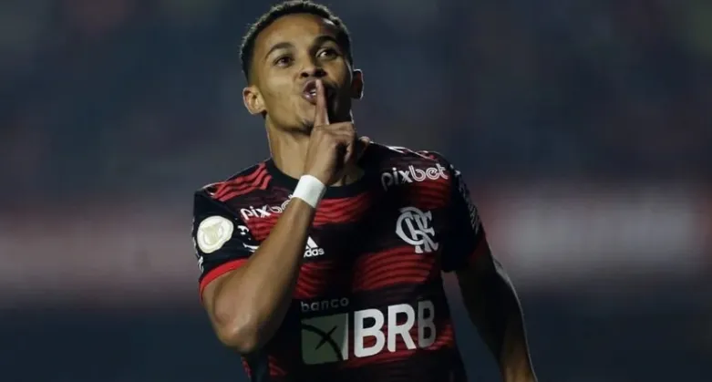 Flamengo pressiona Almería a quitar dívida de € 1,8 milhão pela venda de Lázaro - Imagem do artigo