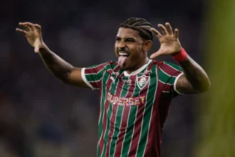 Fluminense bate Corinthians no Maracanã e encosta na liderança do Brasileirão
