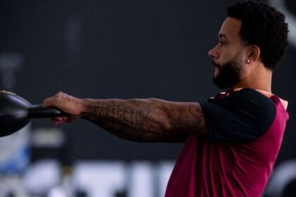 Imagem destacada Memphis Depay retorna ao CT do Corinthians no sábado para continuar recuperação