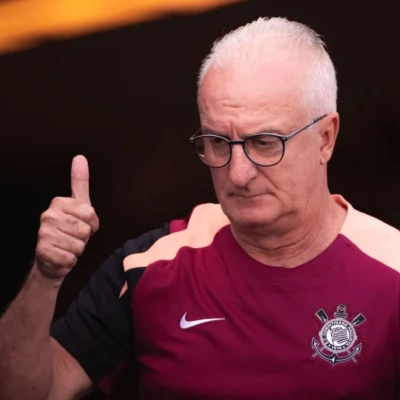 Imagem destacada Torcida do Corinthians vai ao CT e cobra Dorival Júnior após série sem vitórias