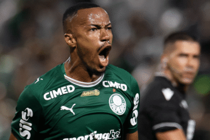 Imagem destacada Auxiliar de Abel elogia Marlon Freitas após vitória sobre o Grêmio