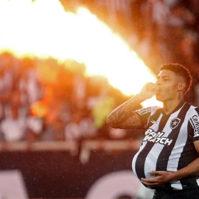 Imagem destacada Luis Henrique vê diferença no jogo em gramados sintéticos e relembra passagem pelo Botafogo