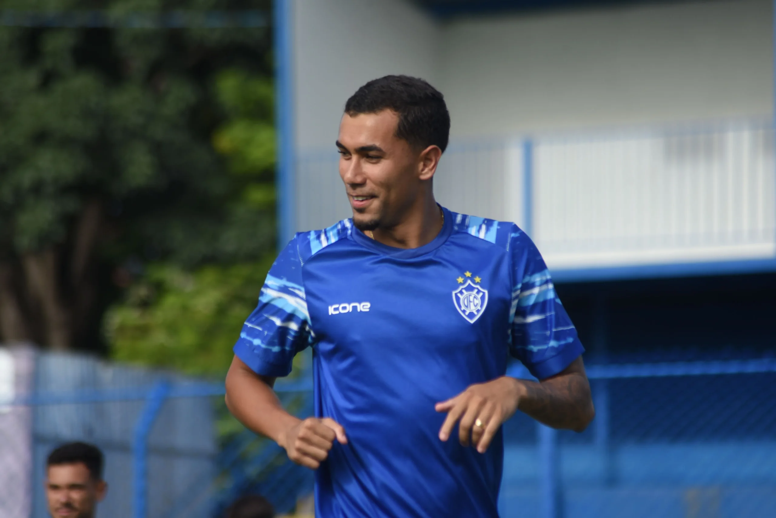 Carlinhos retorna ao Vitória-ES e afirma que clube reacendeu sua vontade de jogar - Imagem do artigo