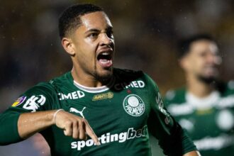 Vitor Roque ainda é dúvida no Palmeiras para estreia na Libertadores