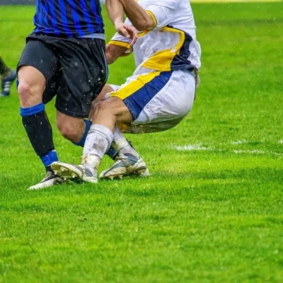 Imagem destacada Futebol na TV: sábado (4) oferece maratona de clássicos no Brasil e no exterior