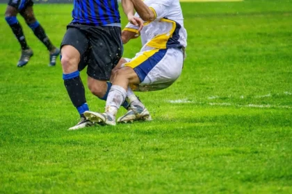 Imagem destacada Futebol na TV: sábado (4) oferece maratona de clássicos no Brasil e no exterior