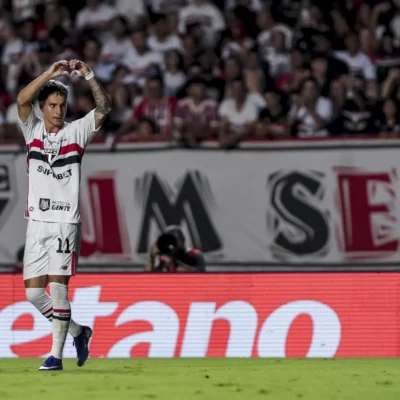 Imagem destacada Ferreirinha marca três vezes na goleada do São Paulo e se emociona no Morumbis