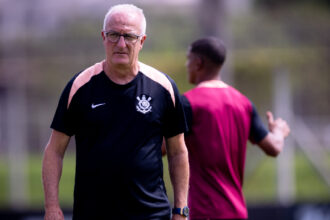 Dorival Júnior faz alterações em todos os setores do Corinthians para encarar o Internacional