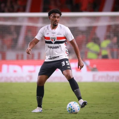 Imagem destacada São Paulo debate permanência da New Balance e avalia oferta da Penalty até 2032