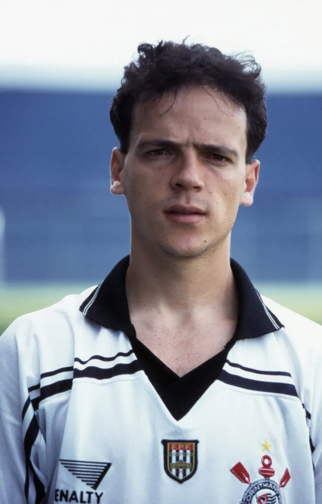 Fernando Diniz volta a ser cotado no Corinthians; relembre sua passagem como jogador - Imagem do artigo original