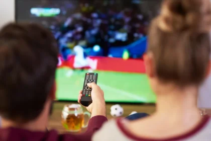 Imagem destacada Futebol ao vivo nesta segunda feira (6): confira a programação na TV e no streaming