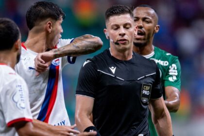 Imagem destacada Árbitro relata ameaça de dirigente do Bahia após revés diante do Palmeiras na Fonte Nova