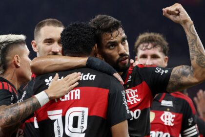 Imagem destacada Flamengo vira sobre o Santos, faz 3 a 1 no Maracanã e encosta no G4
