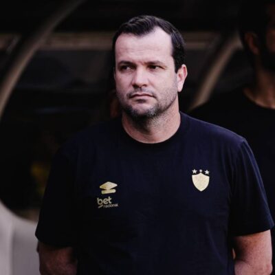 Imagem destacada Sport atua mais vezes com técnicos interinos do que com treinador efetivo após saída de Daniel Paulista