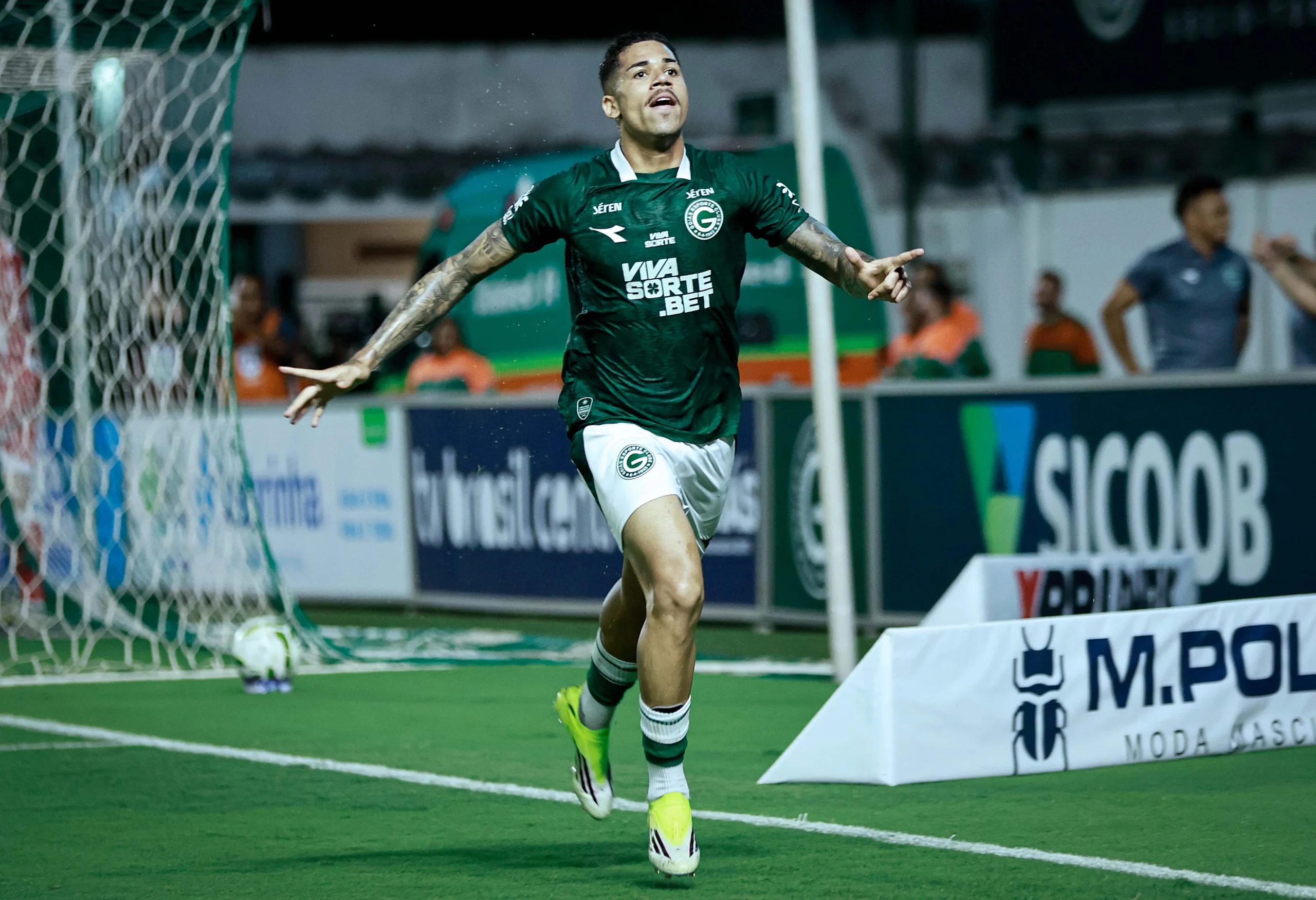 Diego Caito passa por cirurgia de apendicite e desfalca o Goiás por até seis semanas - Imagem do artigo