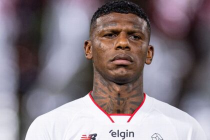 Imagem destacada Diretoria e elenco perdem a paciência com Arboleda após ausência e pressão por saída