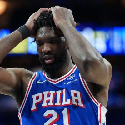 Imagem destacada Joel Embiid é operado de apendicite e vira baixa nos 76ers na reta final da temporada