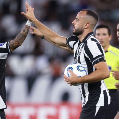Imagem destacada Botafogo empata com Caracas na estreia de Franclim Carvalho e sai vaiado no Nilton Santos