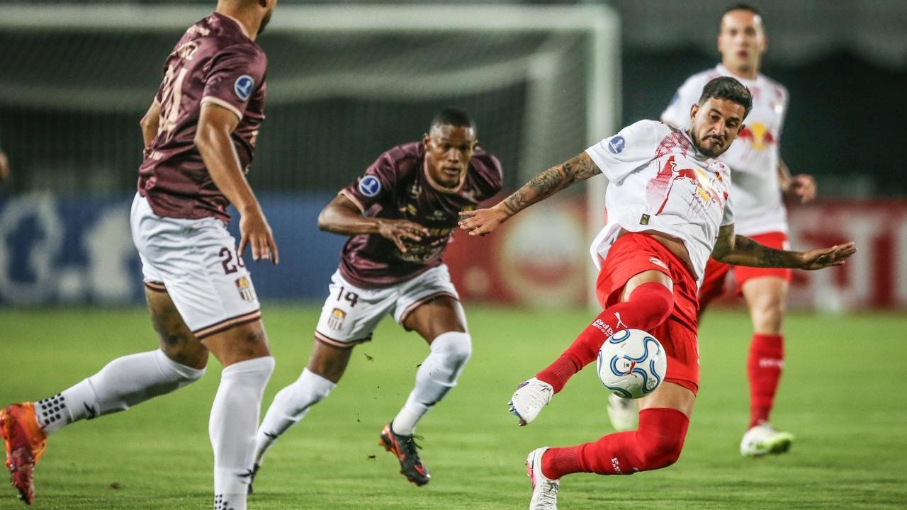 Bragantino tropeça na Venezuela e cai diante do Carabobo na abertura da Sul-Americana - Imagem do artigo