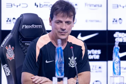 Diniz destaca superação do Corinthians após empate com Santa Fe na Colômbia
