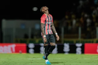Ausência de Arboleda amplia concorrência entre zagueiros do São Paulo