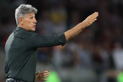 Imagem destacada Conmebol investiga Renato Gaúcho por não viajar com o Vasco na estreia da Sul Americana