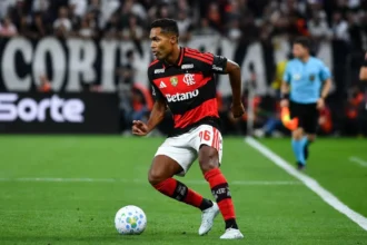 Imagem destacada Alex Sandro reforça o Flamengo no Fla Flu deste domingo