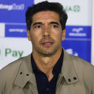 Abel Ferreira ironiza passagem de Artur Jorge pelo Botafogo ao comentar retrospecto