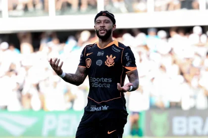 Memphis Depay deve ser relacionado pelo Corinthians nesta quarta e segue na expectativa pela Copa do Mundo