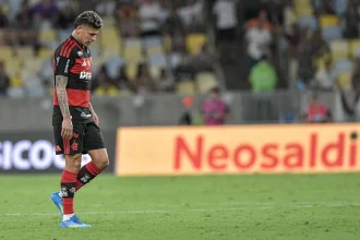 Flamengo prepara pacote de saídas e monitora propostas por atletas em má fase