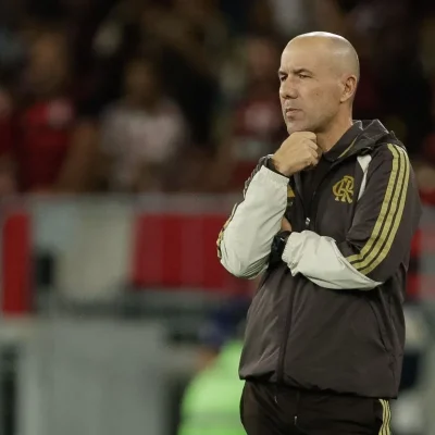 Leonardo Jardim diz que Flamengo vive cobrança imediata e aponta contraste com o Palmeiras
