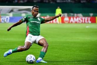 Palmeiras e Cruzeiro lideram a programação de futebol na TV desta quinta-feira (28)
