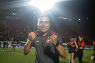 Vitória: Jair enaltece Erick após golaço e se defende por afirmar que jogador é dos mais importantes do país