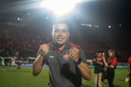 Vitória: Jair enaltece Erick após golaço e se defende por afirmar que jogador é dos mais importantes do país