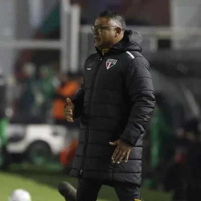 Juventude ironiza Roger Machado nas redes após classificação; técnico é demitido pelo São Paulo