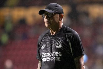 Hélio dos Anjos critica atuação do Náutico no primeiro tempo após derrota por 2 a 0 para o Sport
