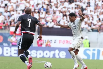 Santa Cruz perde o goleiro com sete minutos e busca empate por 1 a 1 com a Ferroviária na Arena de Pernambuco