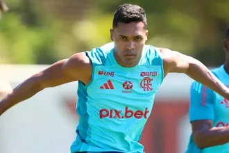 Flamengo e Alex Sandro acertam renovação até dezembro de 2027
