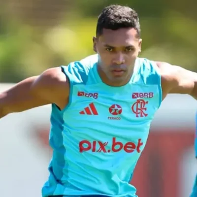 Flamengo e Alex Sandro acertam renovação até dezembro de 2027